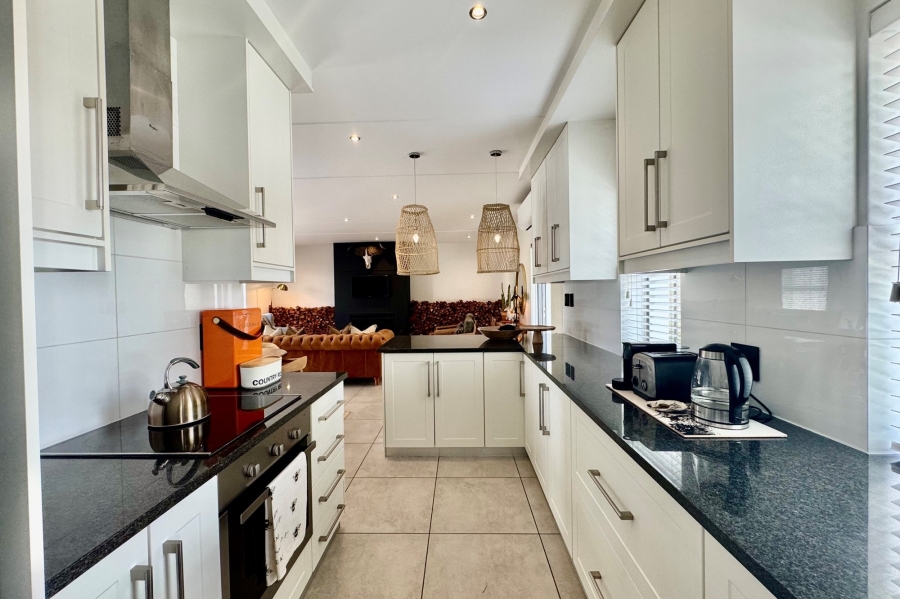 To Let 3 Bedroom Property for Rent in Graanendal Western Cape